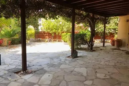 Regina Gardens - Spacious, 3 Bed, Ground Floor Unit With Large Patio Apartment *